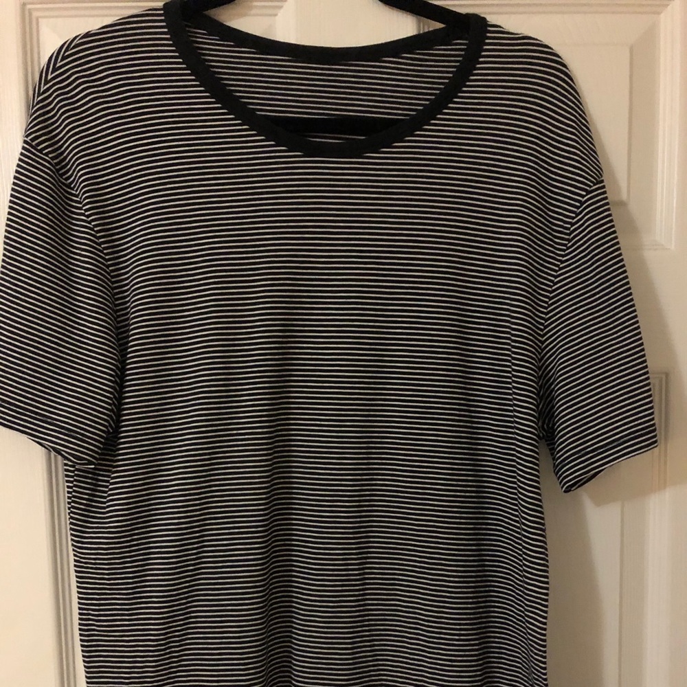 Men’s Lululemon black and white striped t-shirt